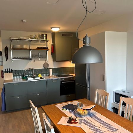 Newly Built Bright Apartment, Close To Everything If You Want To Visit Stockholm, You Will Find The Perfect Accommodation Here! Ferry Line 80 Makes It Very Convenient And Easy To Get To The City Center Nacka Buitenkant foto