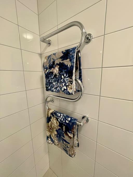 Newly Built Bright Apartment, Close To Everything If You Want To Visit Stockholm, You Will Find The Perfect Accommodation Here! Ferry Line 80 Makes It Very Convenient And Easy To Get To The City Center Nacka Buitenkant foto
