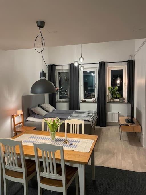 Newly Built Bright Apartment, Close To Everything If You Want To Visit Stockholm, You Will Find The Perfect Accommodation Here! Ferry Line 80 Makes It Very Convenient And Easy To Get To The City Center Nacka Buitenkant foto