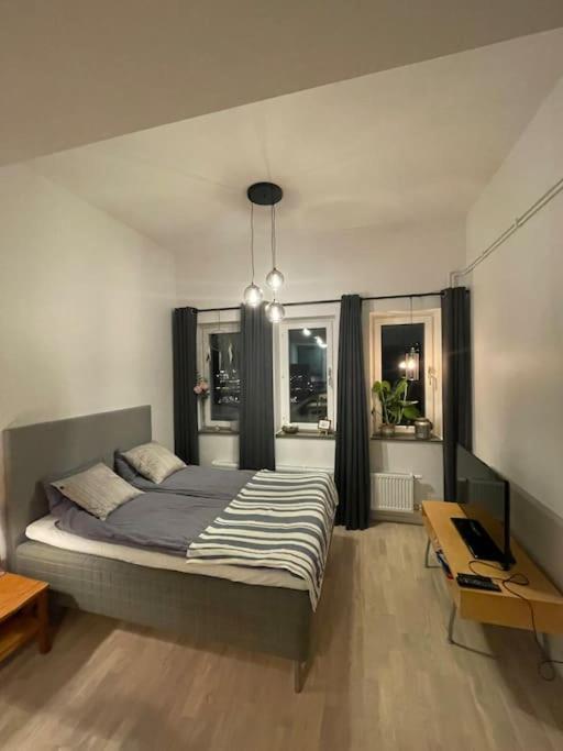 Newly Built Bright Apartment, Close To Everything If You Want To Visit Stockholm, You Will Find The Perfect Accommodation Here! Ferry Line 80 Makes It Very Convenient And Easy To Get To The City Center Nacka Buitenkant foto