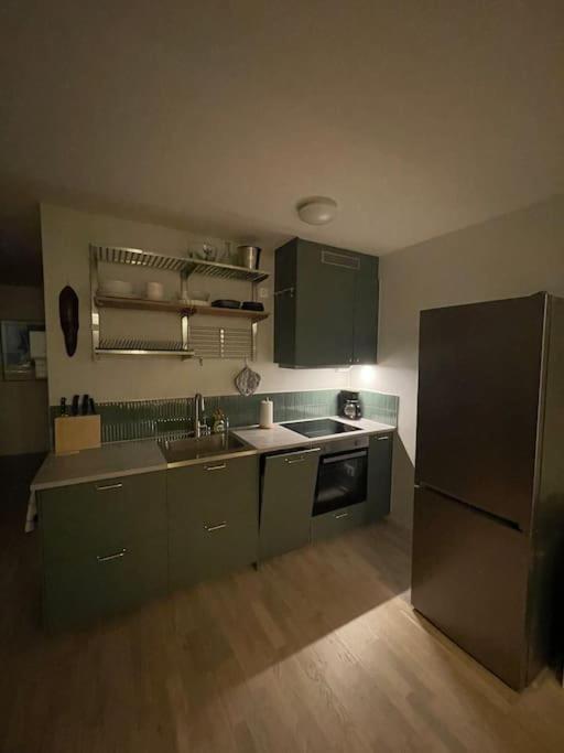 Newly Built Bright Apartment, Close To Everything If You Want To Visit Stockholm, You Will Find The Perfect Accommodation Here! Ferry Line 80 Makes It Very Convenient And Easy To Get To The City Center Nacka Buitenkant foto