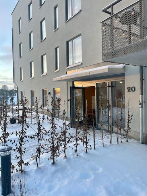 Newly Built Bright Apartment, Close To Everything If You Want To Visit Stockholm, You Will Find The Perfect Accommodation Here! Ferry Line 80 Makes It Very Convenient And Easy To Get To The City Center Nacka Buitenkant foto