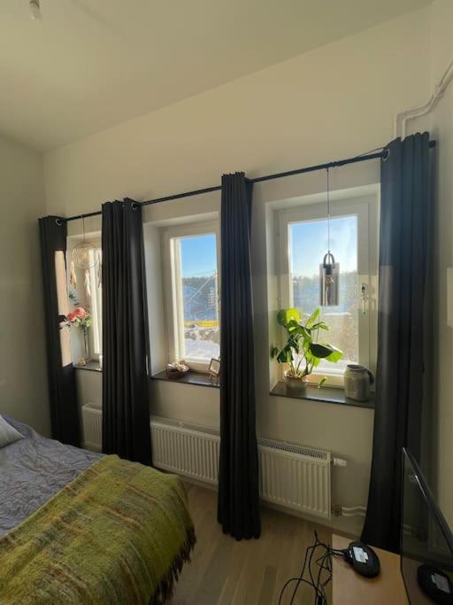 Newly Built Bright Apartment, Close To Everything If You Want To Visit Stockholm, You Will Find The Perfect Accommodation Here! Ferry Line 80 Makes It Very Convenient And Easy To Get To The City Center Nacka Buitenkant foto