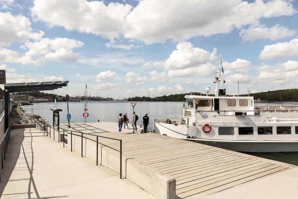 Newly Built Bright Apartment, Close To Everything If You Want To Visit Stockholm, You Will Find The Perfect Accommodation Here! Ferry Line 80 Makes It Very Convenient And Easy To Get To The City Center Nacka Buitenkant foto