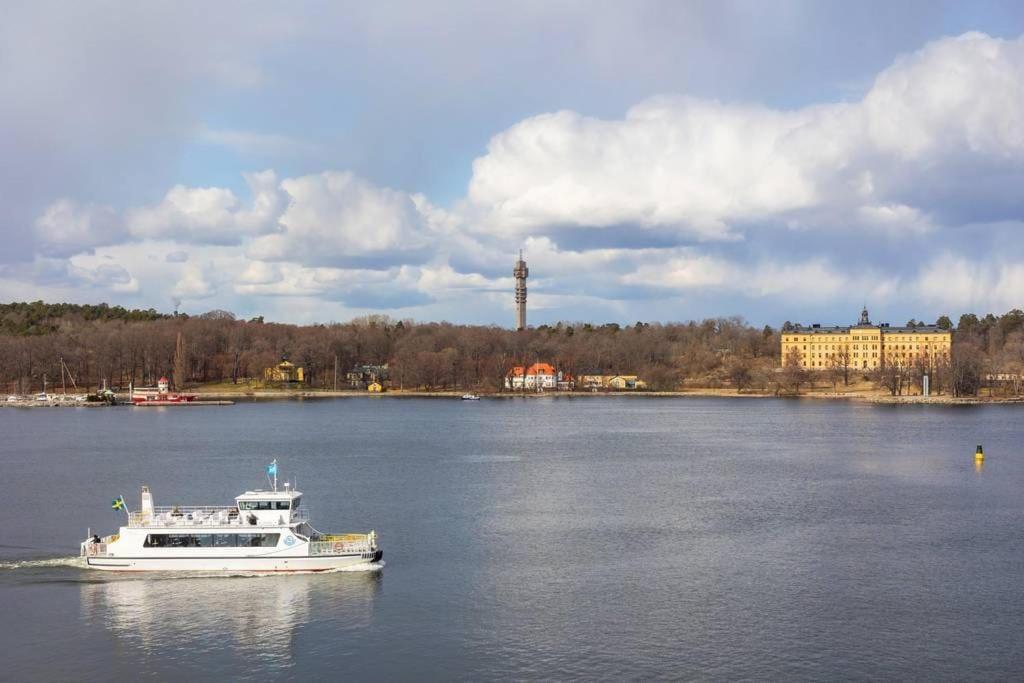 Newly Built Bright Apartment, Close To Everything If You Want To Visit Stockholm, You Will Find The Perfect Accommodation Here! Ferry Line 80 Makes It Very Convenient And Easy To Get To The City Center Nacka Buitenkant foto