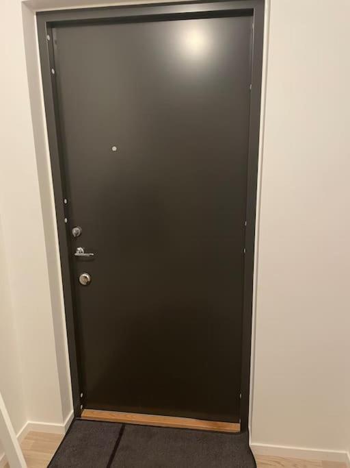 Newly Built Bright Apartment, Close To Everything If You Want To Visit Stockholm, You Will Find The Perfect Accommodation Here! Ferry Line 80 Makes It Very Convenient And Easy To Get To The City Center Nacka Buitenkant foto