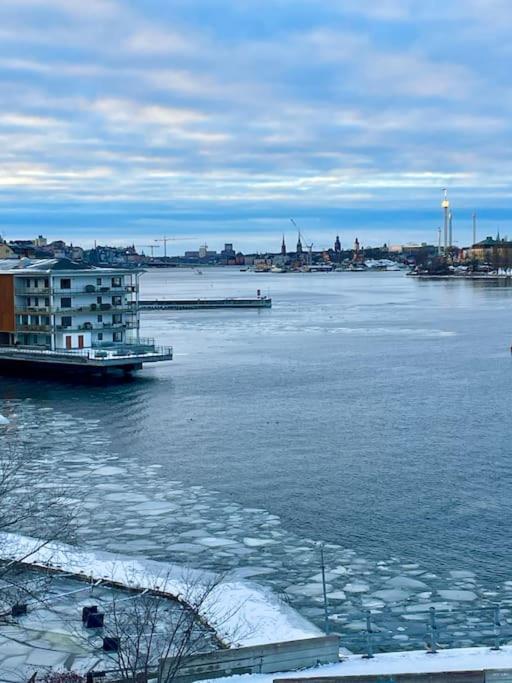 Newly Built Bright Apartment, Close To Everything If You Want To Visit Stockholm, You Will Find The Perfect Accommodation Here! Ferry Line 80 Makes It Very Convenient And Easy To Get To The City Center Nacka Buitenkant foto