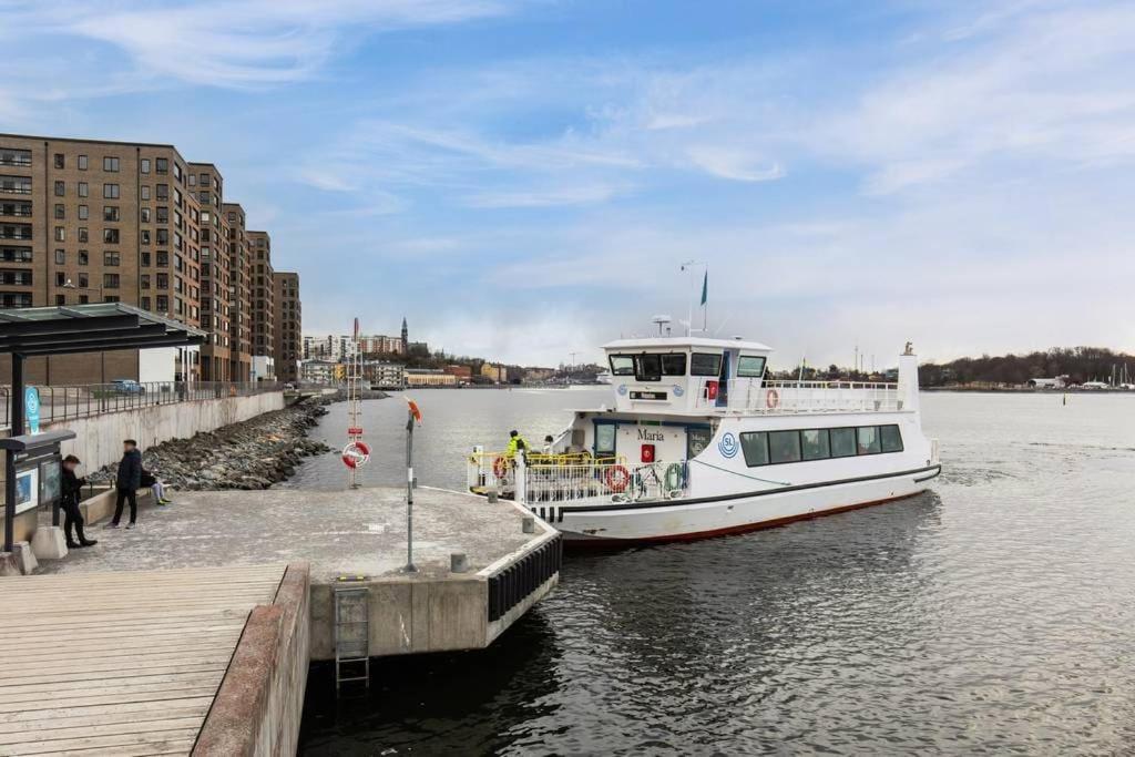 Newly Built Bright Apartment, Close To Everything If You Want To Visit Stockholm, You Will Find The Perfect Accommodation Here! Ferry Line 80 Makes It Very Convenient And Easy To Get To The City Center Nacka Buitenkant foto